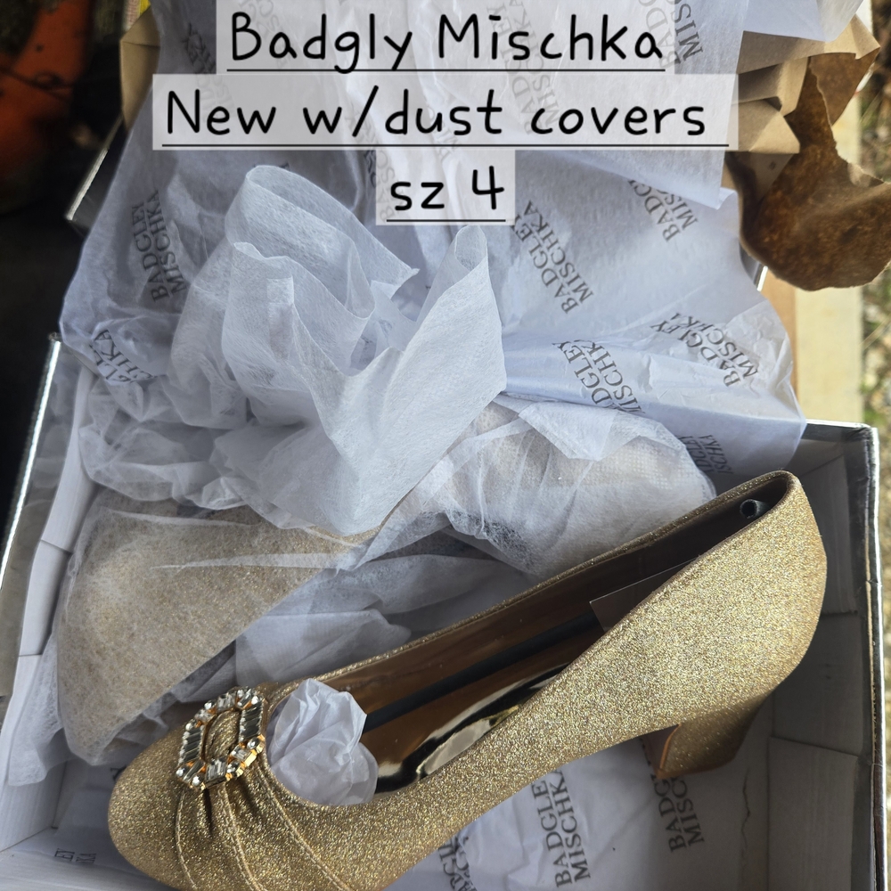 Badgley Mischka Glittering Gold Pumps
